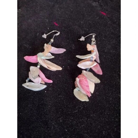 Circa 1980s  Mother-of-Pearl Shell Dangling Earrings - Picture 1 of 2